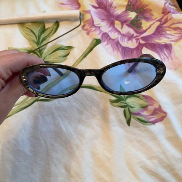 Blue cheetah sunglasses - Picture 4 of 4